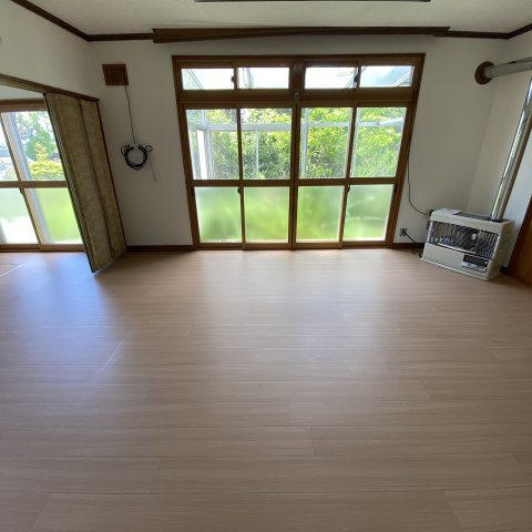 室蘭市崎守町１５０番１号　戸建の居間・リビング|リビングです