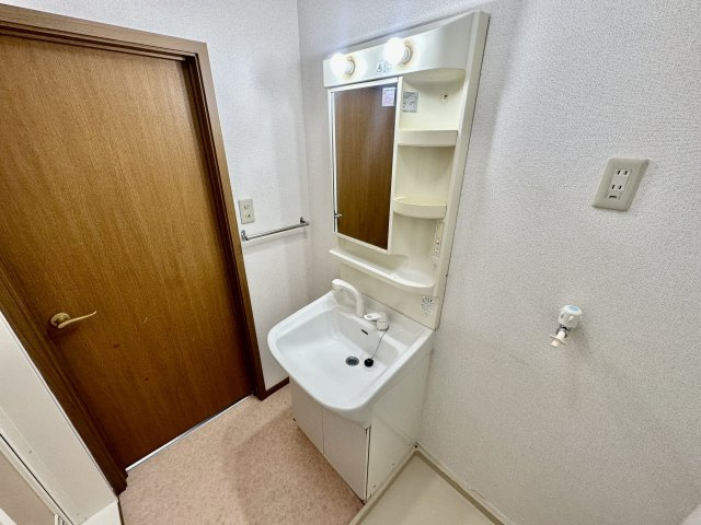 【独立洗面台】 | フィル・ヒューゲル | 独立洗面台で身支度をすべて済ませてしまいましょう