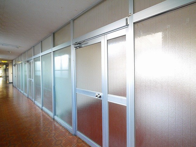 大和本社ビル別館の玄関