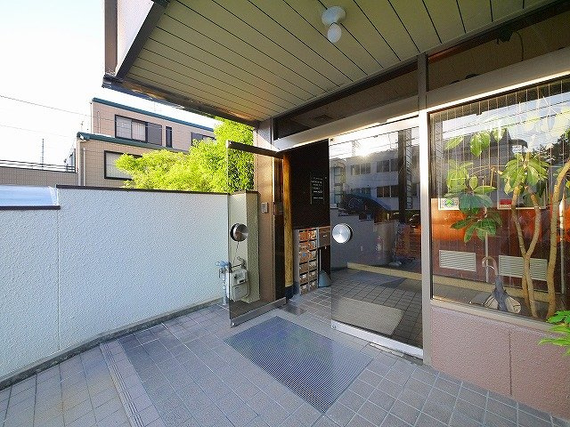 大和本社ビル別館のエントランス