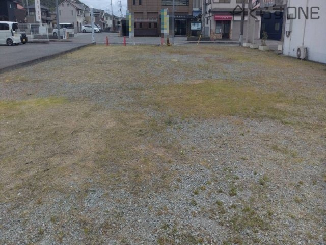 【外観】 | スマートタウン宮田／3区画 | 【店舗】観葉植物がいっぱいの明るい店舗です♪