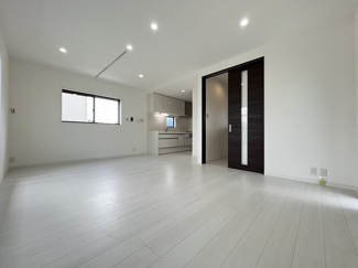 【居間・リビング】 | 西堤本通西3丁目　新築戸建