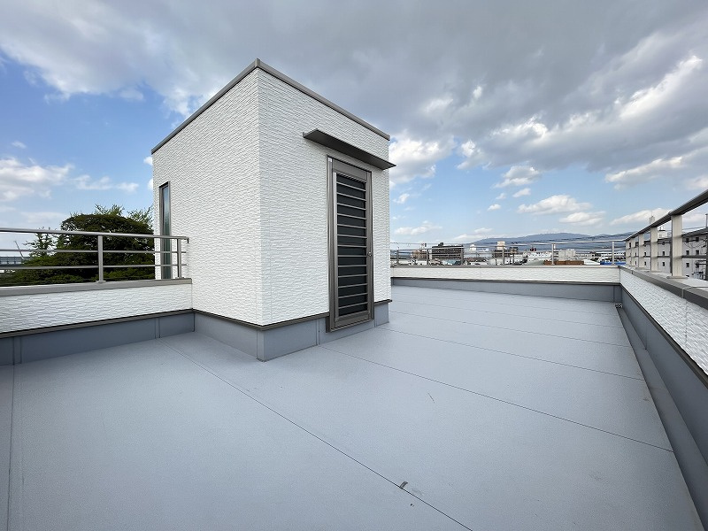 西堤本通西3丁目　新築戸建のバルコニー