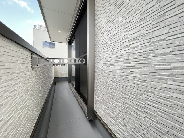 西堤本通西3丁目　新築戸建のバルコニー