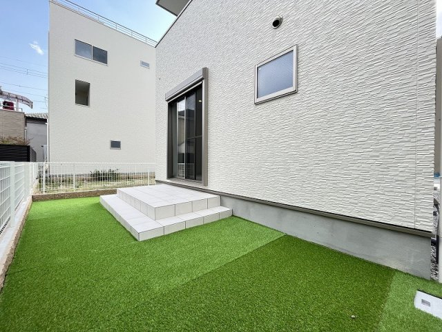 西堤本通西3丁目　新築戸建の庭