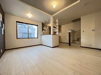 【居間・リビング】 | 花園町1丁目　新築戸建