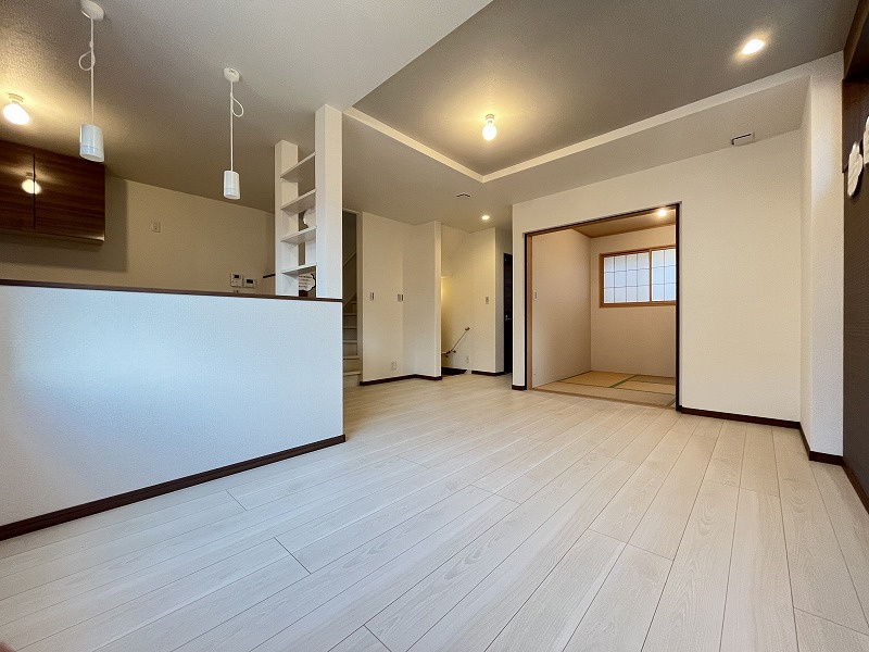 花園町1丁目　新築戸建の居間・リビング