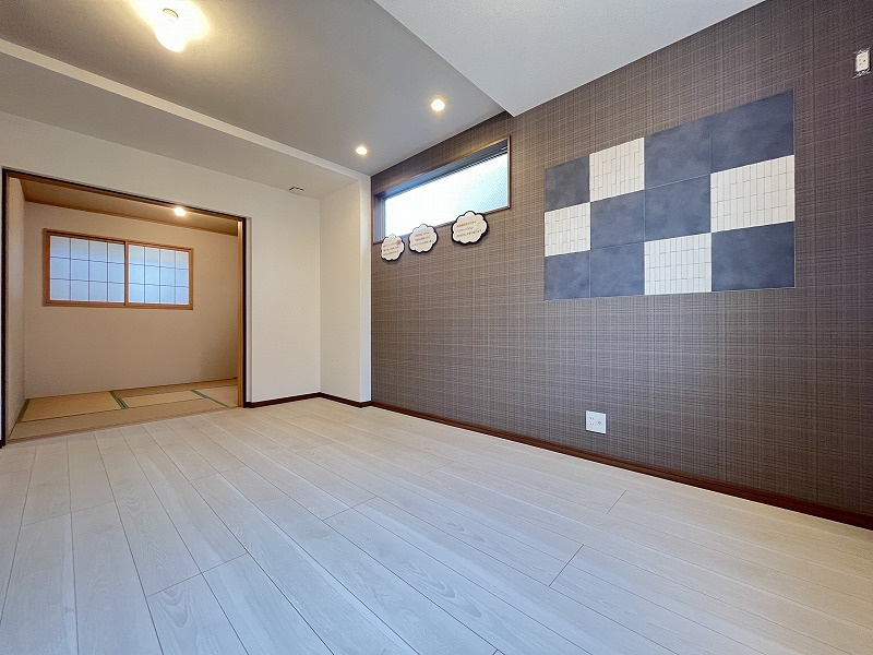 花園町1丁目　新築戸建の居間・リビング