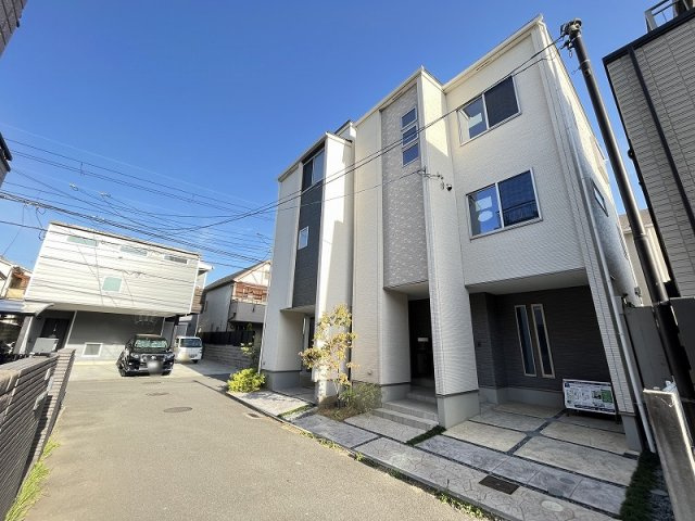 花園町1丁目　新築戸建の前面道路含む現地写真