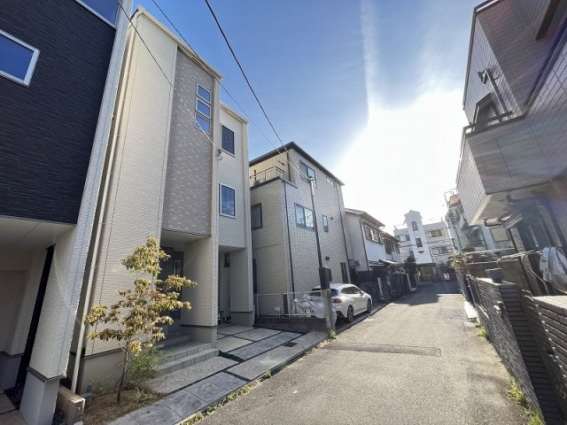 花園町1丁目　新築戸建の前面道路含む現地写真