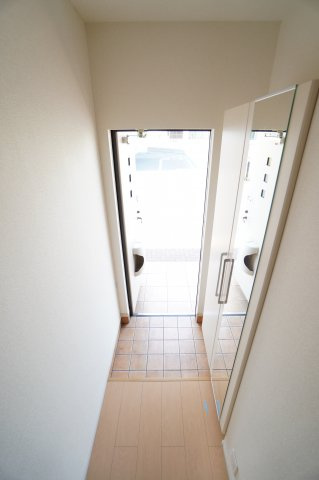 【玄関】 | アレンデールB | ※同物件・反転タイプの写真です。