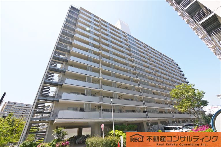 ポートアイランド住宅44号棟の外観