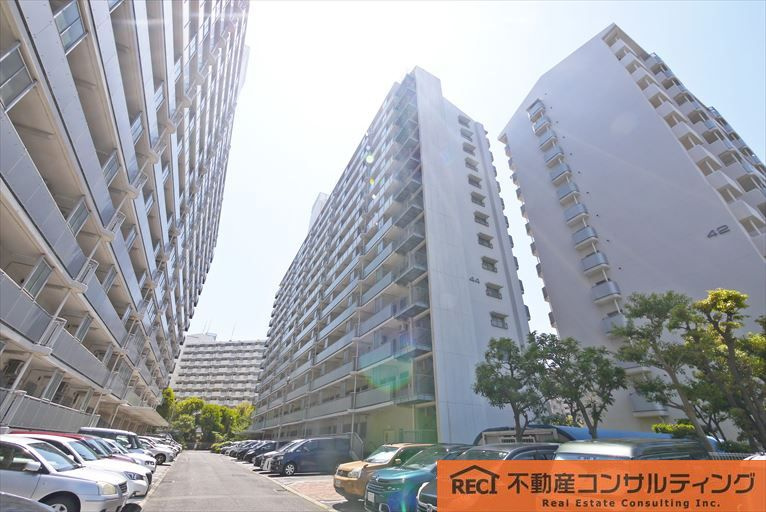 ポートアイランド住宅44号棟の外観