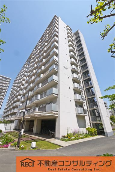 ポートアイランド住宅44号棟の外観