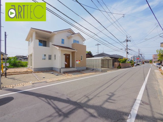 【前面道路含む現地写真】 | 【前面道路】
前面道路は毎日の駐車の出し入れで大事なポイントです！
車種によっても便利・不便がありますのでご確認ください♪