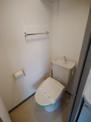 パークサイドハイツのトイレ|落ち着いた色調のトイレです