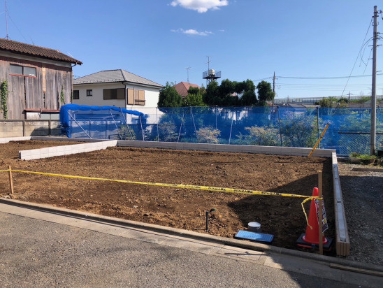 練馬区大泉学園町4丁目新築分譲住宅の前面道路含む現地写真