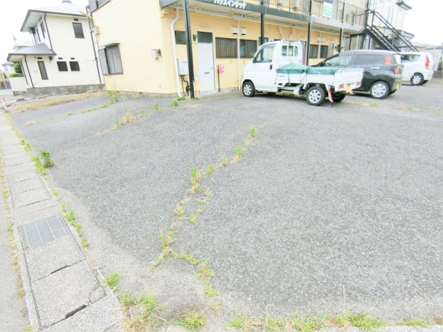 ハウス・インテックの駐車場