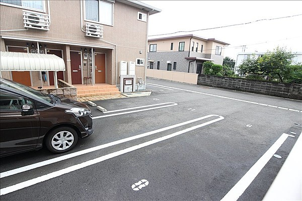 黒髪サンハイツⅢ　B棟の駐車場