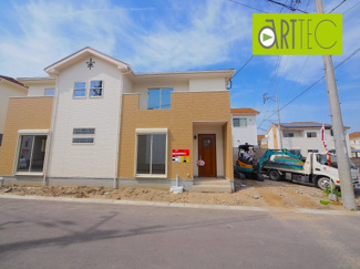 【駐車場】 | 【駐車スペース】
日々の暮らしにマイカーが必要。そんな方は物件の購入条件に駐車場は必須です。通勤に、家族のお迎えに、お買物に、おでかけに、クルマライフを楽しみたい方に。