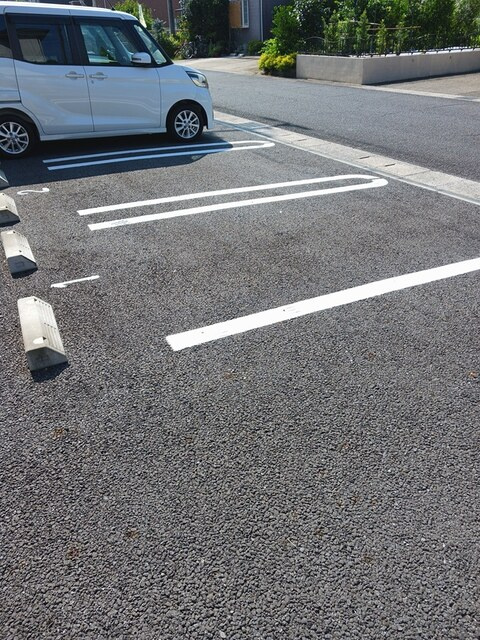 アンジュレーヴⅠの駐車場