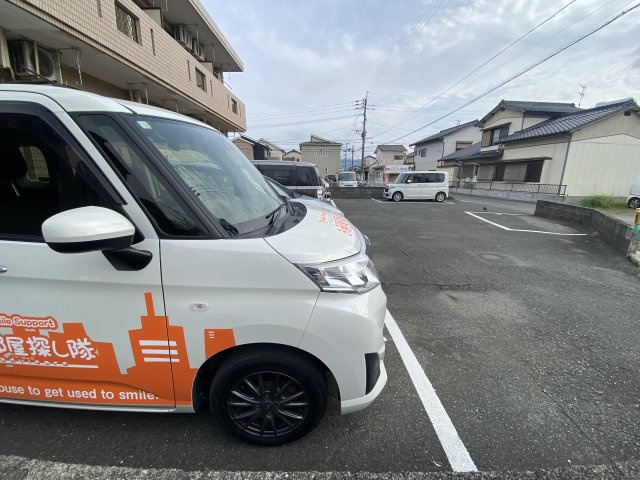 カトレアハイツの駐車場