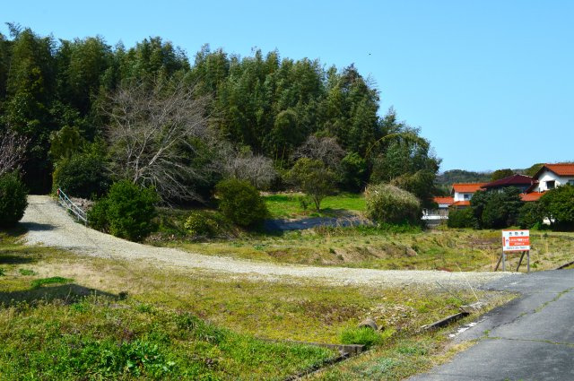 園町　売土地の前面道路含む現地写真|進入路は、緩やかな坂道です