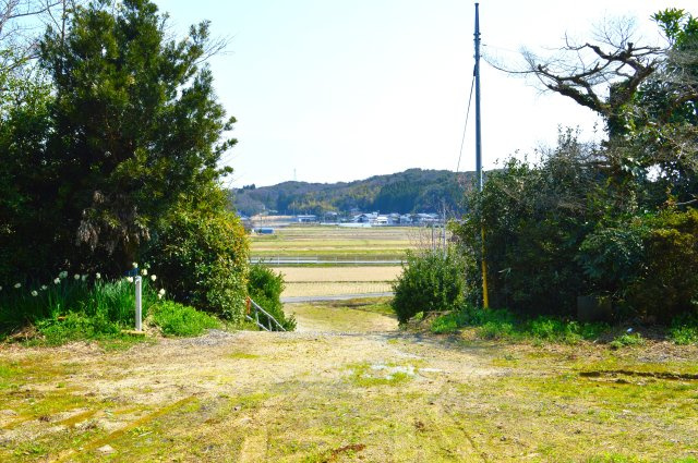 園町　売土地の外観|敷地は前面道路より高低差があります