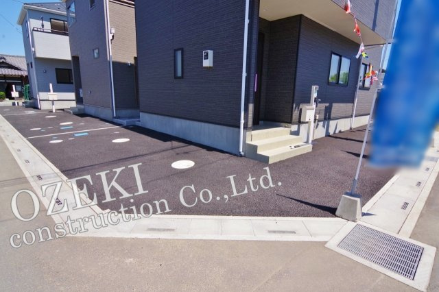 越谷市弥十郎新築戸建て 地震の揺れを吸収する家QUIE-クワイエ-の駐車場