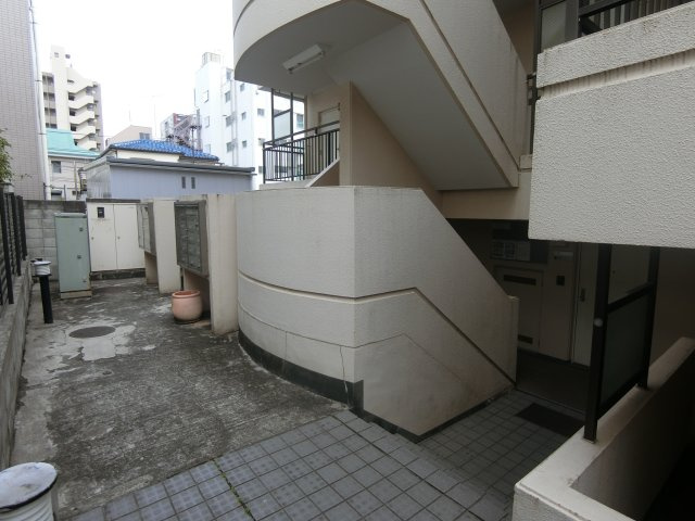 オリエンタル新丸子Ⅱのエントランス
