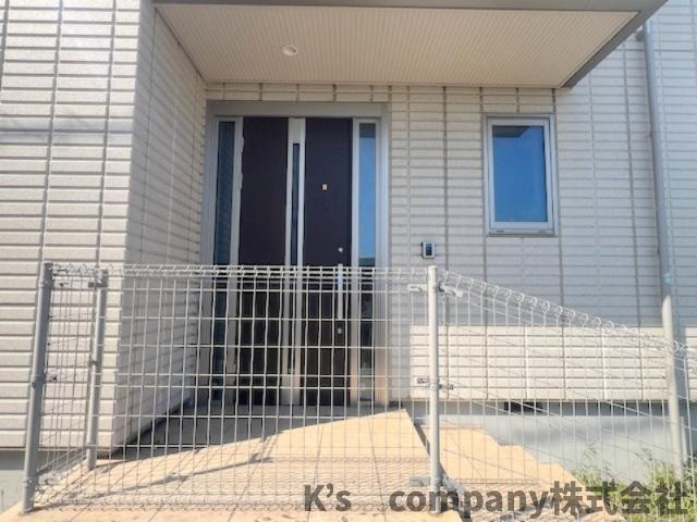 ■寒川町倉見　中古戸建の玄関|外玄関周辺スペース◇