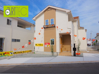 【駐車場】 | 【駐車スペース】
日々の暮らしにマイカーが必要。そんな方は物件の購入条件に駐車場は必須です。通勤に、家族のお迎えに、お買物に、おでかけに、クルマライフを楽しみたい方に。