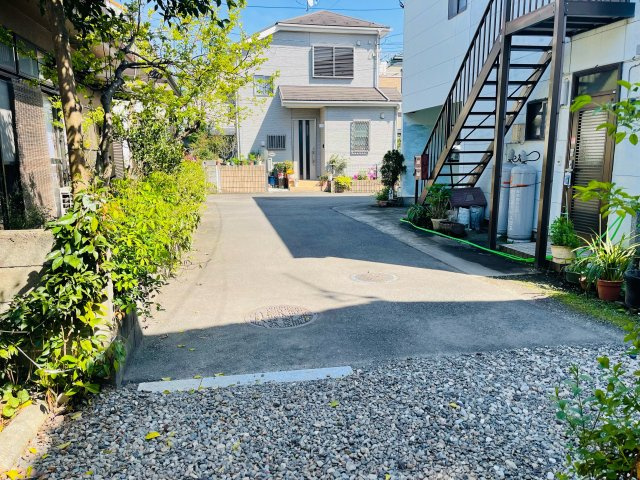 あきる野市雨間　売地の前面道路含む現地写真