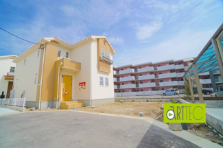 【駐車場】 | 【駐車スペース】
日々の暮らしにマイカーが必要。そんな方は物件の購入条件に駐車場は必須です。通勤に、家族のお迎えに、お買物に、おでかけに、クルマライフを楽しみたい方に。