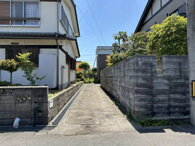 国府町分上　土地の前面道路含む現地写真|専用通路幅2.4ｍ