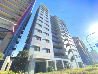 【外観】 | 【 Appearance 】
その壮大な佇まいは、居住者の健やかな生活をしっかりと守ってくれています。ここで過ごした日々の思い出は、かけがえのない宝物になります。