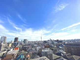 【展望】 | 【 View 】
木の暖かさをより感じさせてくれる太陽の光、一日の始まりを心地よく演出してくれます。窓から入る気持ちのいい風で、活力がみなぎることでしょう。