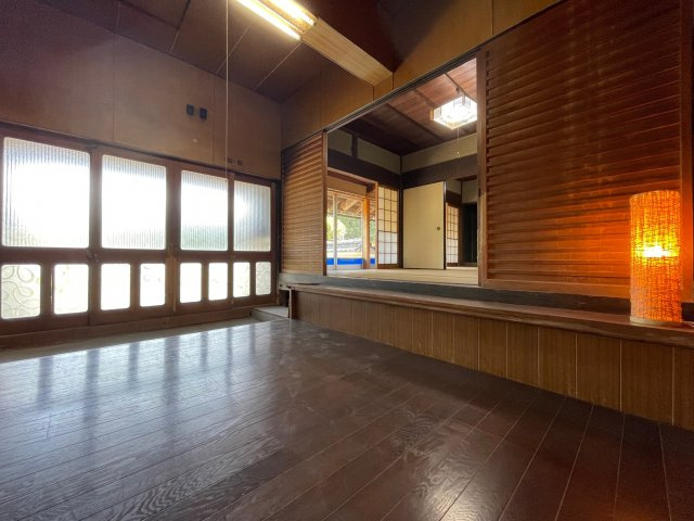 桜井市小夫　中古戸建の玄関