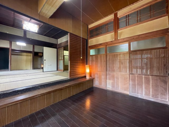 桜井市小夫　中古戸建の玄関