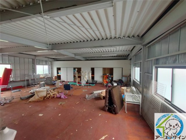 姫路市花田町事務所付倉庫の内装