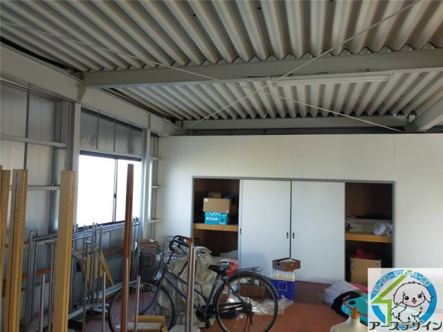姫路市花田町事務所付倉庫の内装