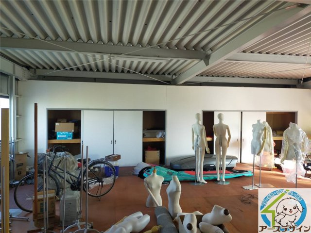 姫路市花田町事務所付倉庫の内装