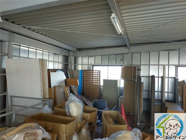 姫路市花田町事務所付倉庫の内装