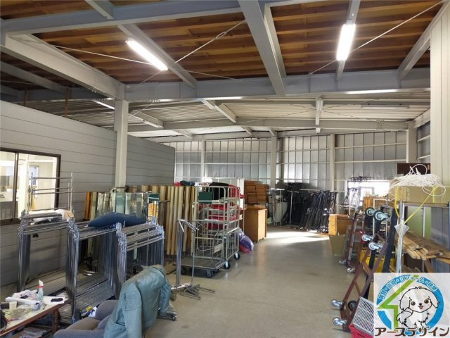 姫路市花田町事務所付倉庫の内装