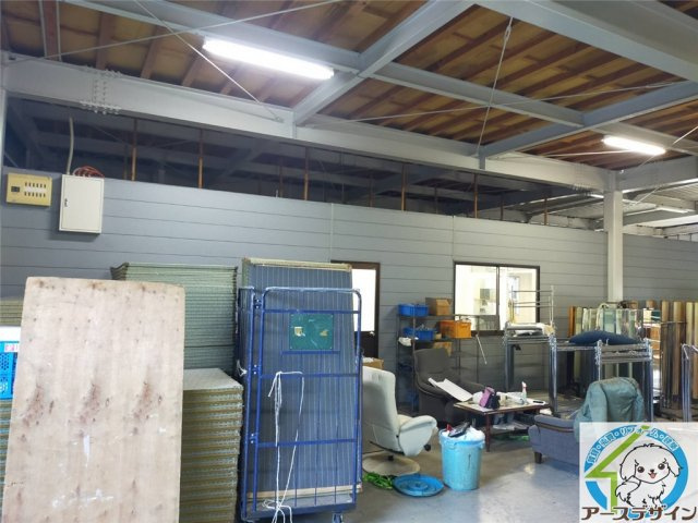 姫路市花田町事務所付倉庫の内装