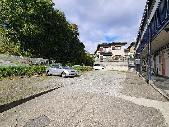 オータニハイツの駐車場|駐車場に車を止められます