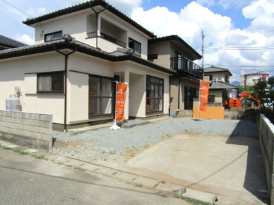 【駐車場】 | 再生住宅　笛吹市石和町四日市場 | 車をお持ちの方に嬉しい駐車場付きの物件です