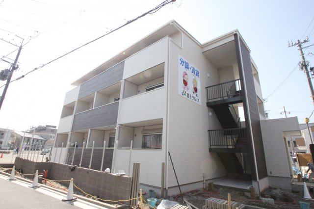 東大阪市近江堂１丁目のアパートの外観