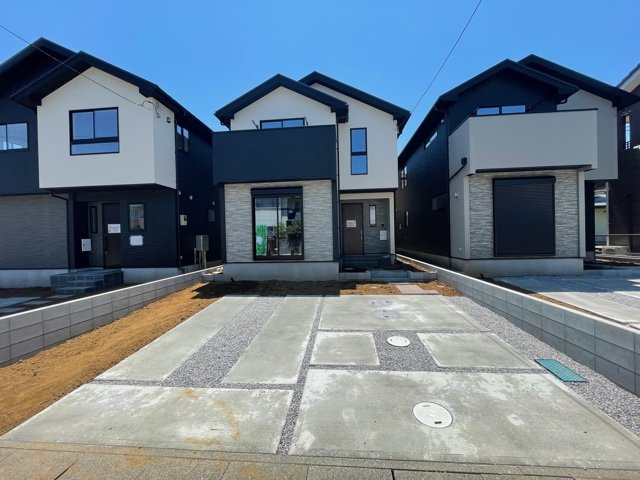 上里町七本木74期（全3棟）2号棟の前面道路含む現地写真