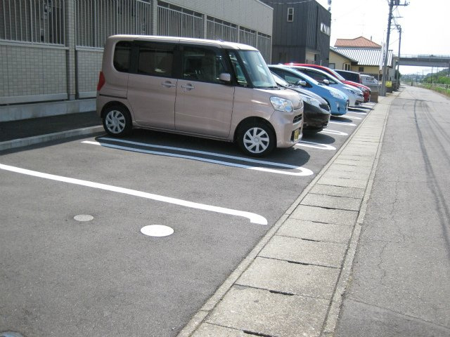 メゾン・ド・リスの駐車場